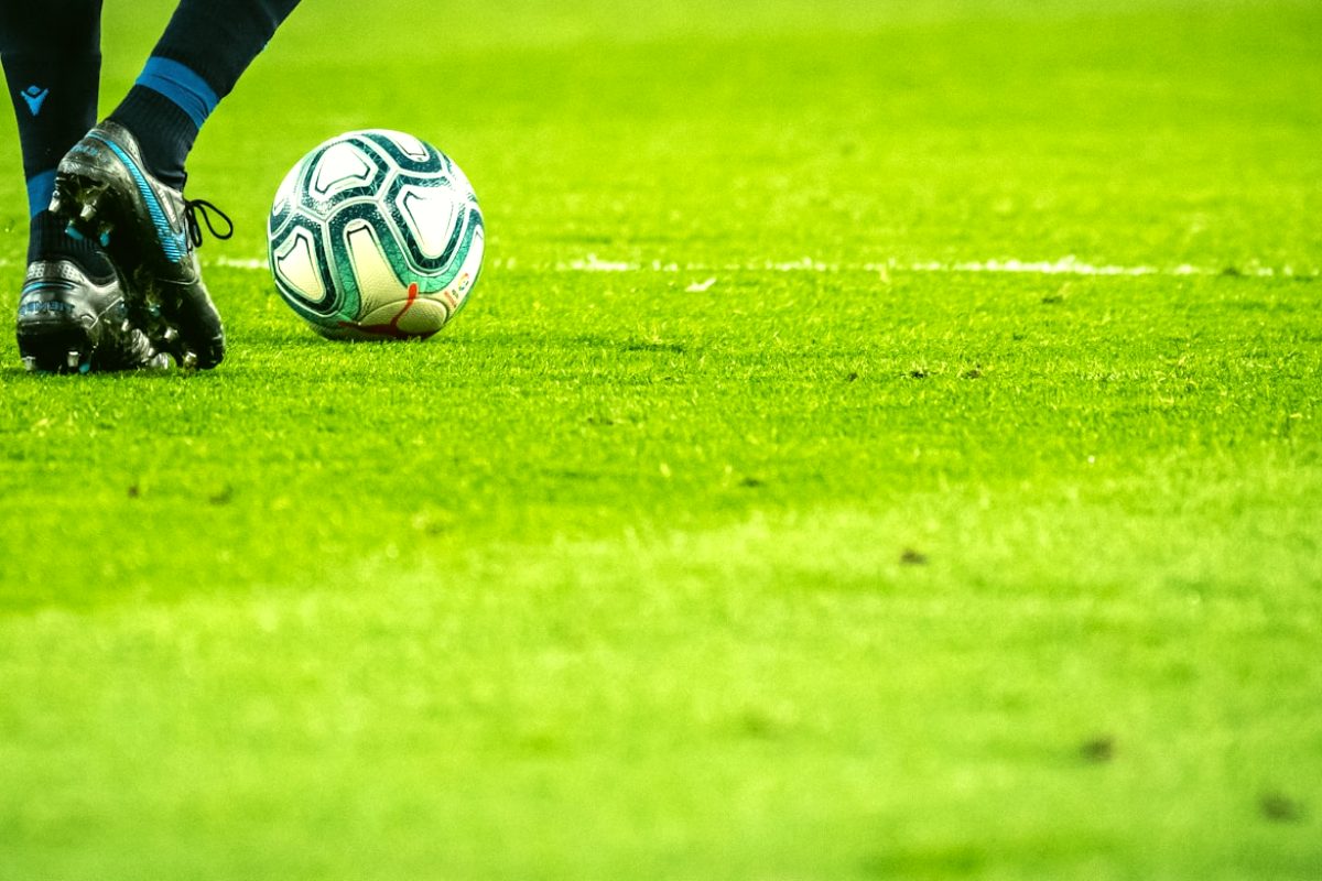2026-27赛季欧联杯看点：曼联 vs 罗马 · 转会与合同传闻解析